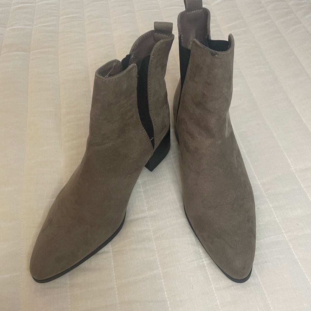 Boots Size 6.5 Tan.